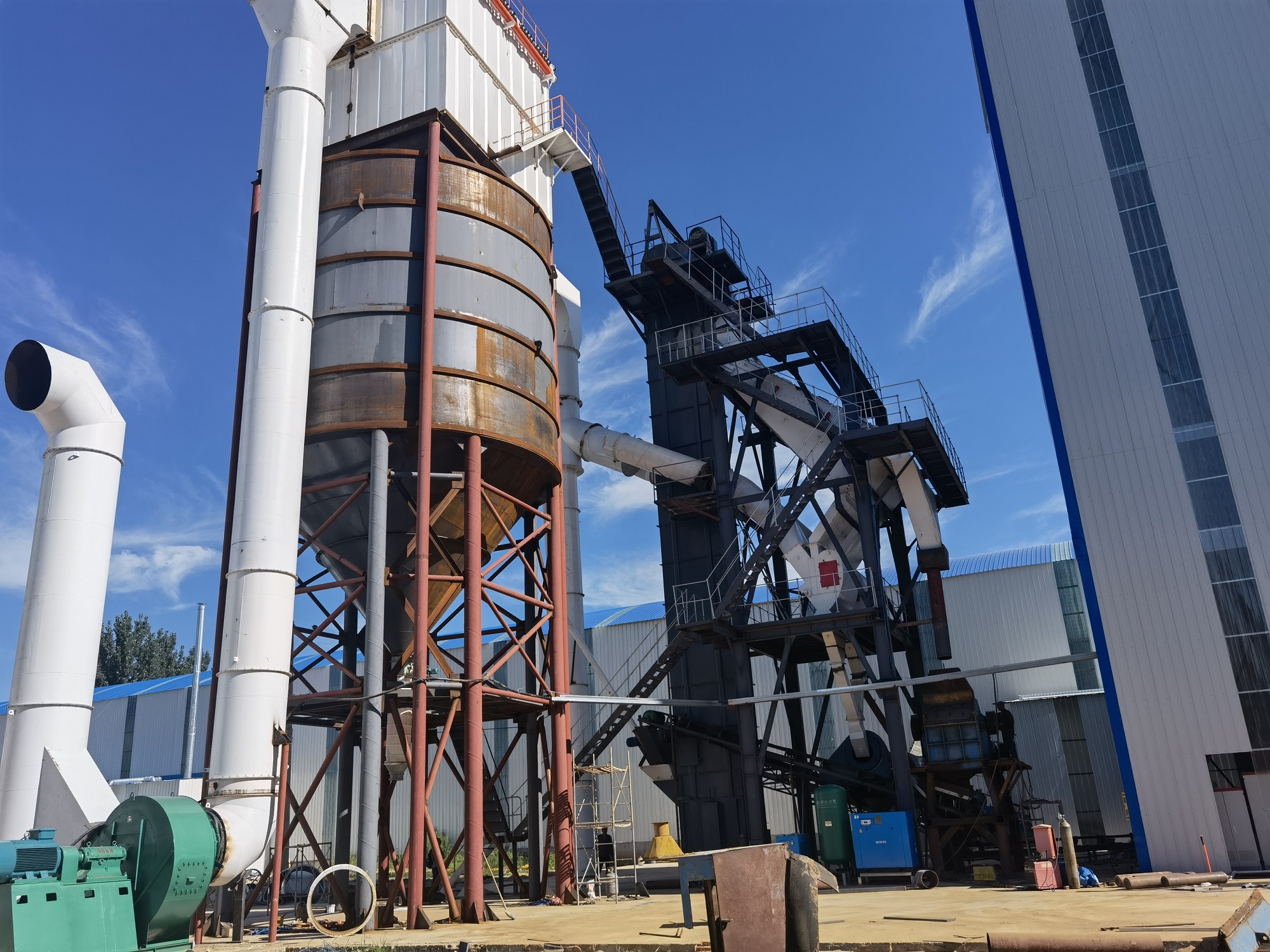 機制砂如何生產(chǎn)？干法和濕法制砂有什么區(qū)別？