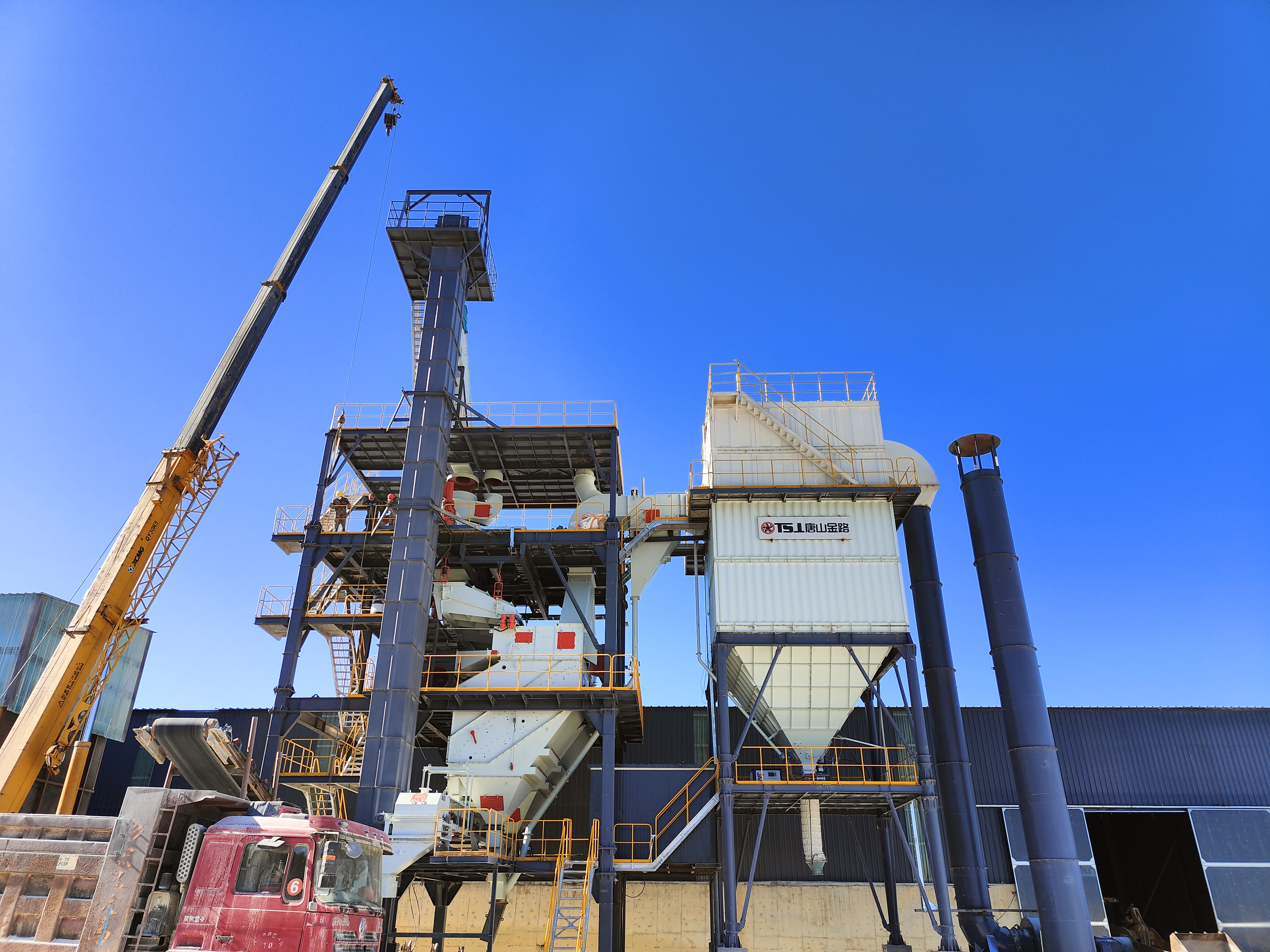 告別粉塵污水！干法制砂樓引領行業(yè)綠色轉型